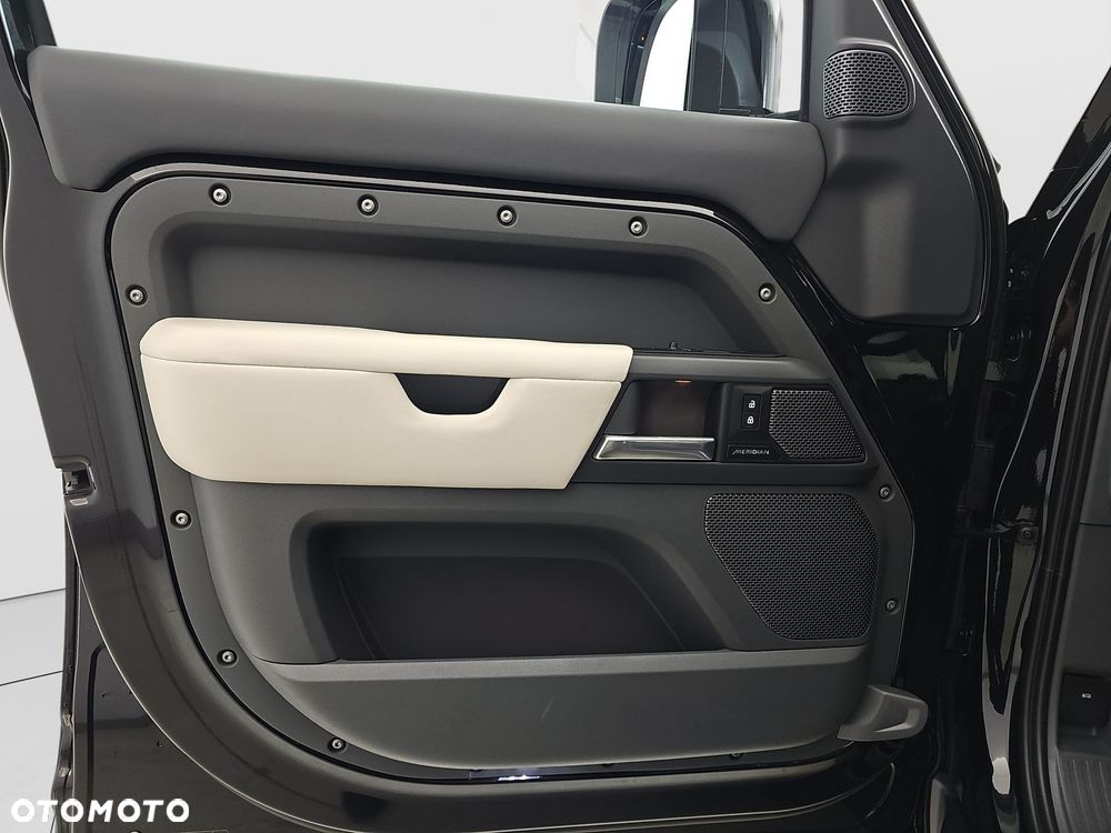 Land Rover Defender - 15