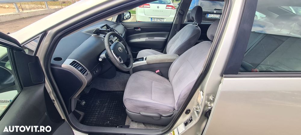 Toyota Prius (Hybrid) - 5