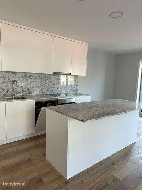 T3 Novo com Garagem para Arrendamento no Centro do Porto - Grande imagem: 2/28
