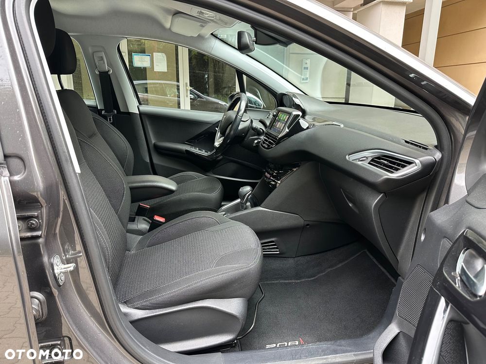 Peugeot 208 - 13