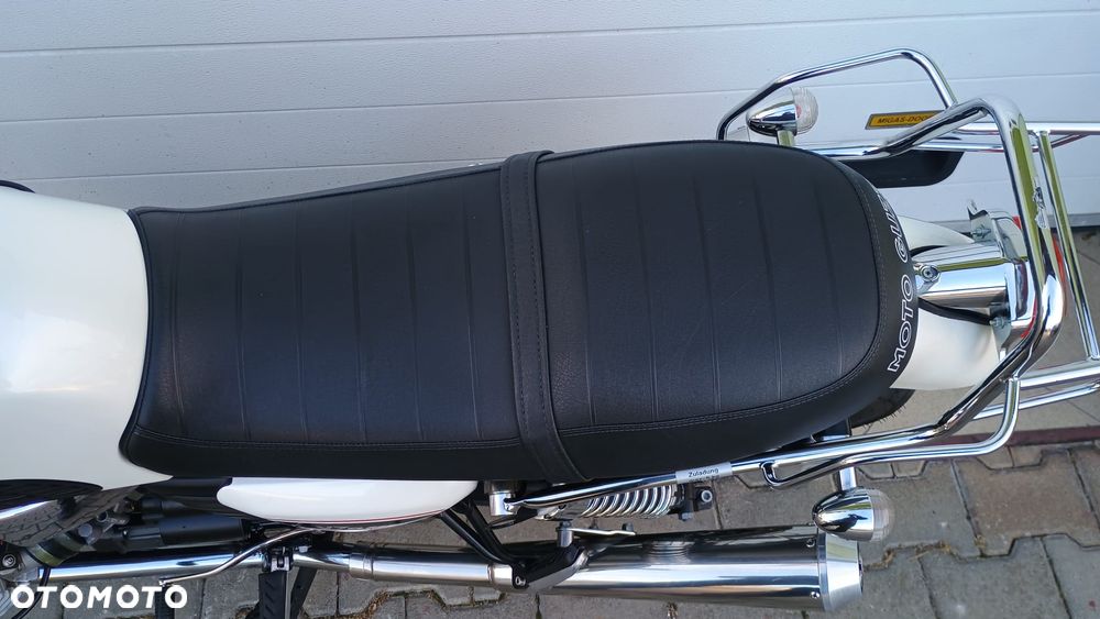 Moto Guzzi V7 - 12