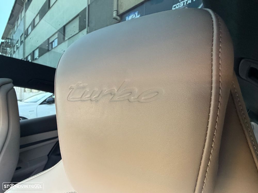Porsche Taycan Turbo - 11