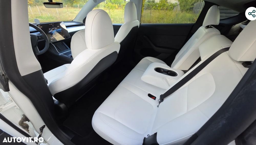 Tesla Model Y Long Range AWD - 2