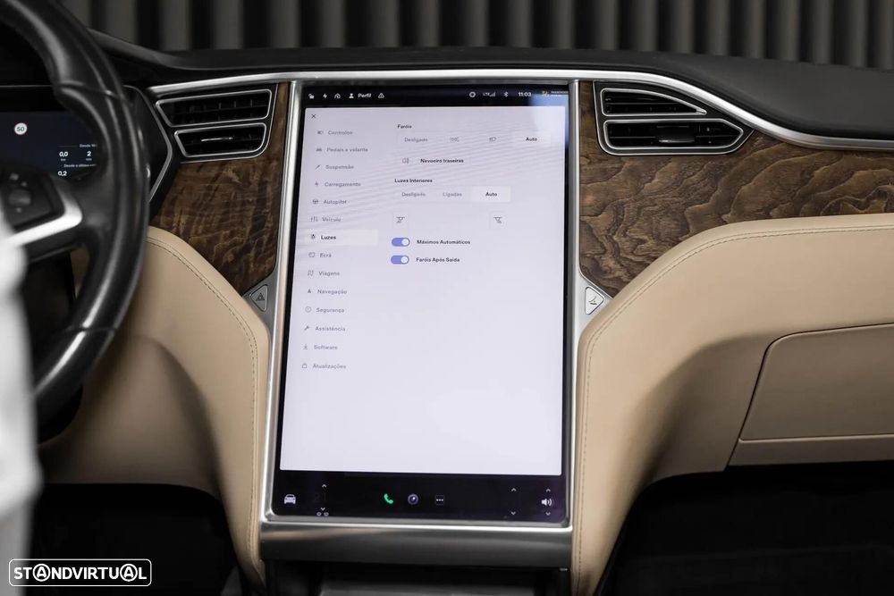 Tesla Model X 90D - 25