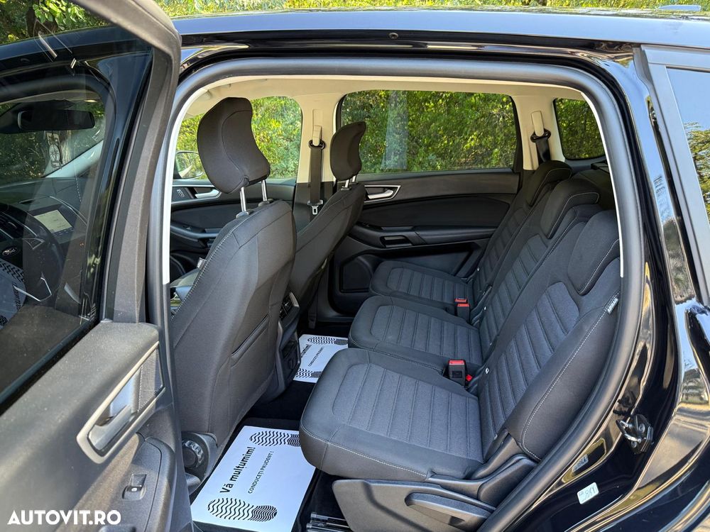 Ford S-Max - 11