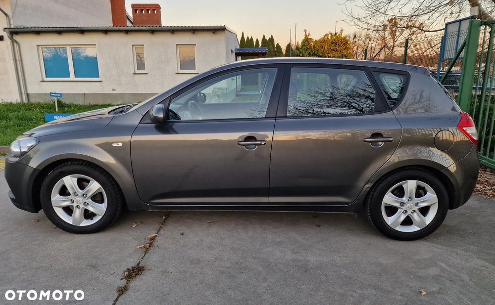 Kia Ceed - 8