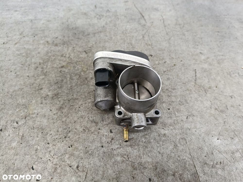 PRZEPUSTNICA RENAULT CLIO III 8200190230  8200171134-B VDO SIEMENS 1.6 16V - 5