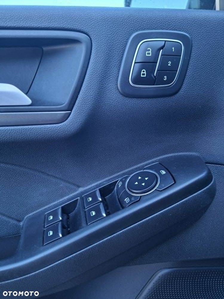 Ford Kuga - 27