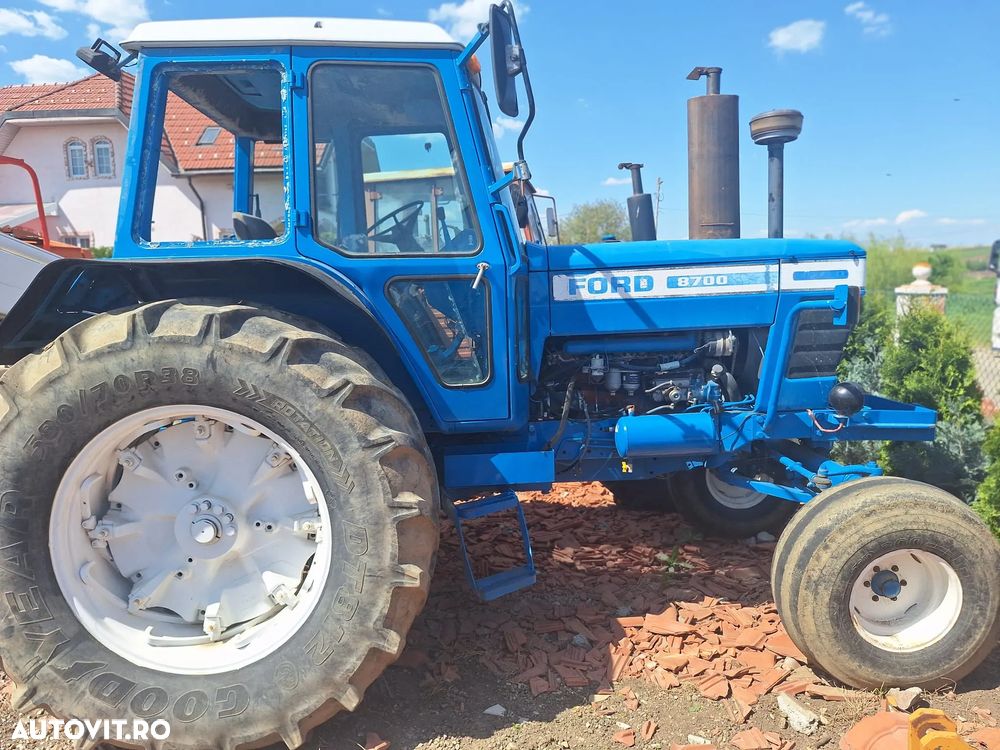 Ford 8700 - 1