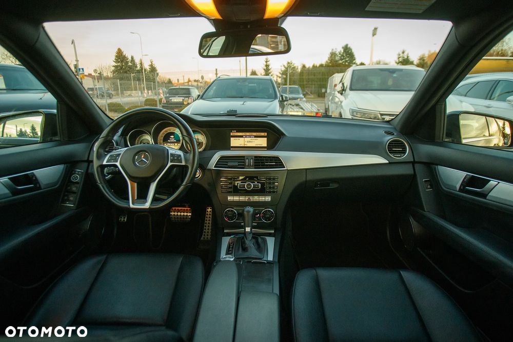Mercedes-Benz Klasa C 350 CDI DPF (BlueEFFICIENCY) 7G-TRONIC Avantgarde - 4