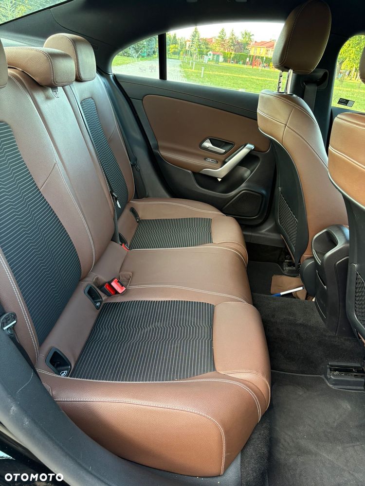 Mercedes-Benz CLA 220 4-Matic 7G-DCT - 13