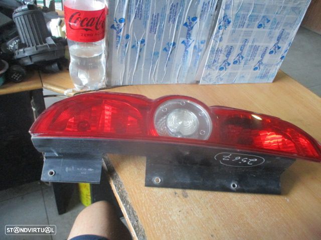 Farol Tras 02038099900010 FIAT DOBLO CARGO 2014 1.3 JTD 90CV 5P BRANCO ESQ Makp FIAT DOBLO 2013 1.3 D MULTIJET 90CV 4P BRANCO ESQ MAKP - 1