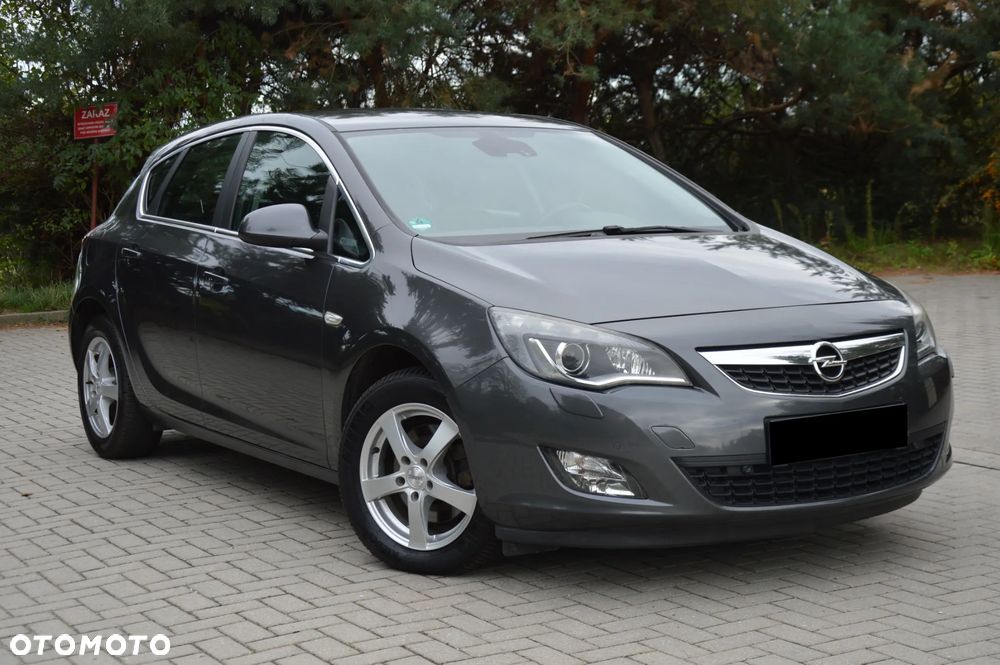 Opel Astra 1.6 Turbo Edition Sport - 1