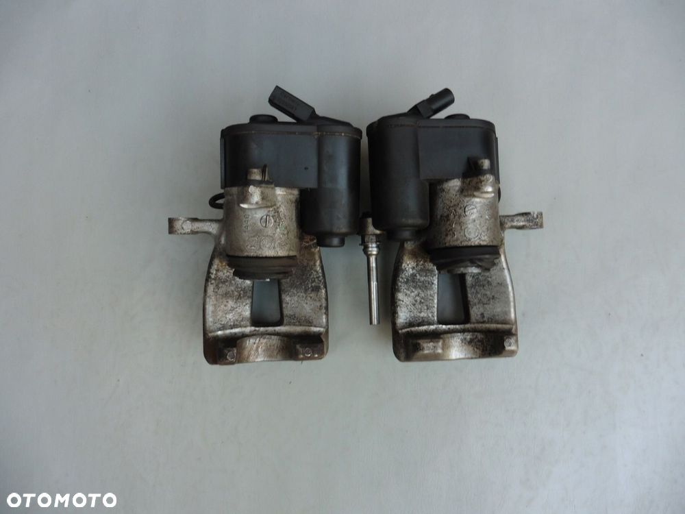 ZACISK HAMULCOWY PRAWY TYŁ VW PASSAT B6 B7 4X4 TRW - 5