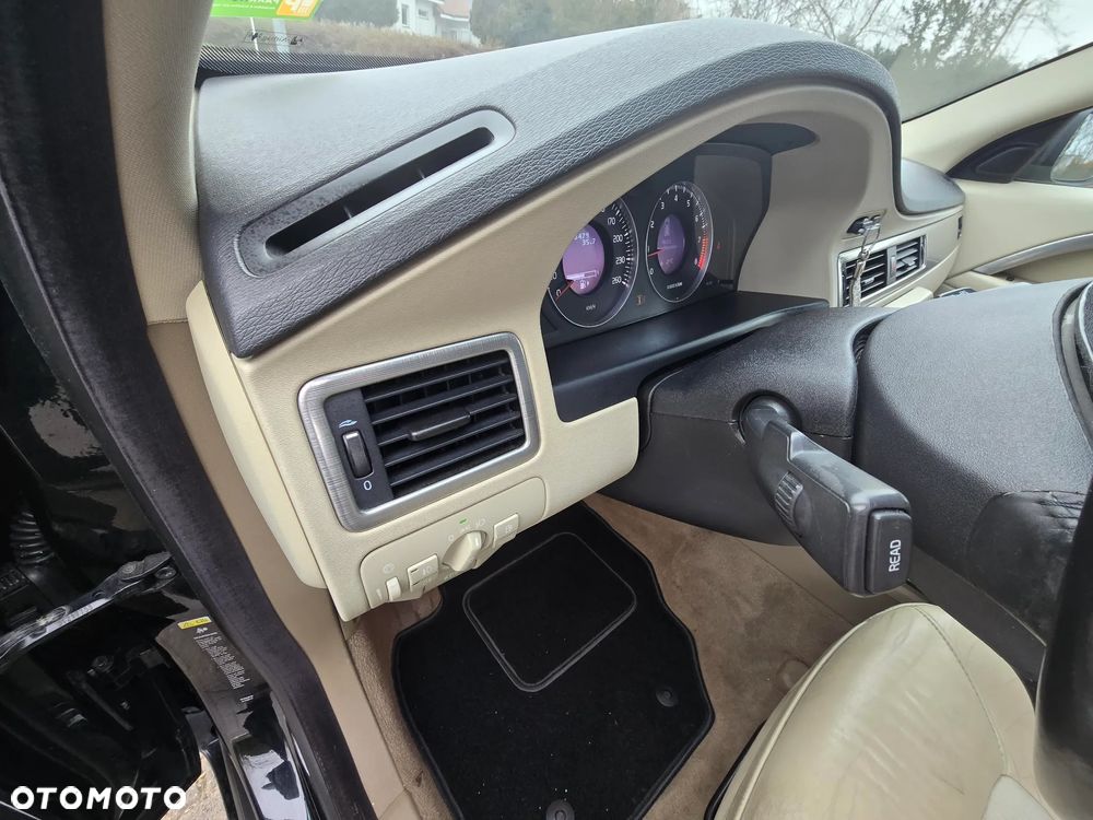 Volvo V70 2.0 - 25