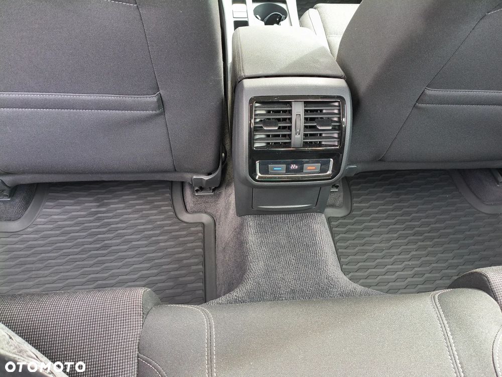 Volkswagen Passat 2.0 TDI SCR Comfortline - 10