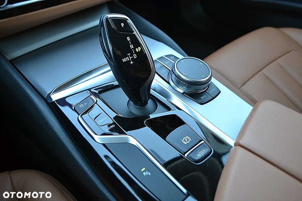 BMW Seria 5 520d Luxury Line sport - 32