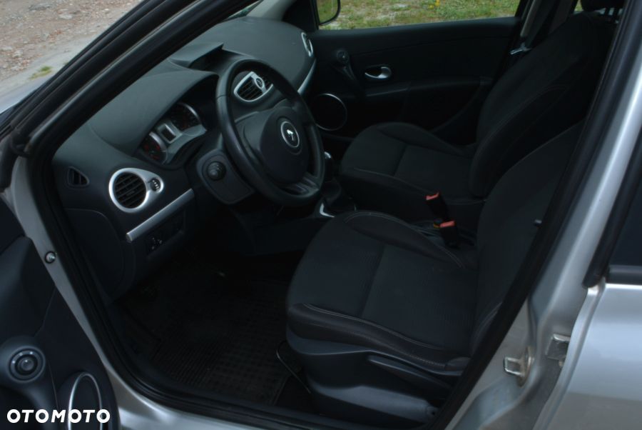 Renault Clio 1.2 16V 75 Expression - 8