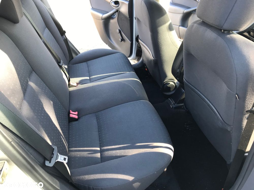 Ford Focus 1.8 Comfort - 10