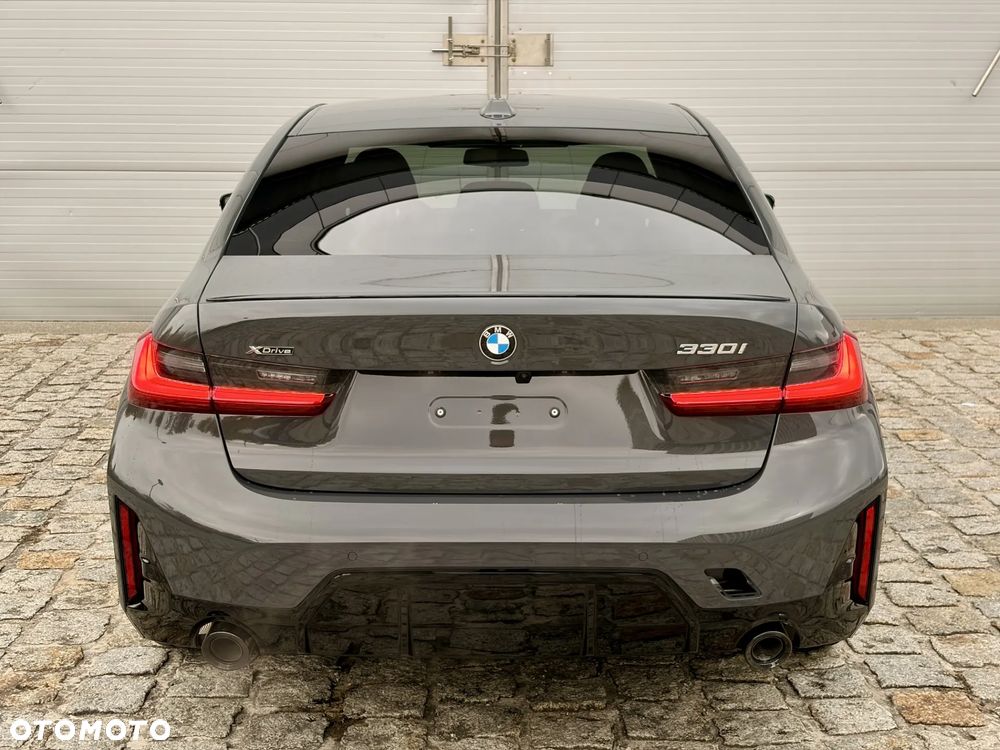 BMW Seria 3 330i xDrive - 5
