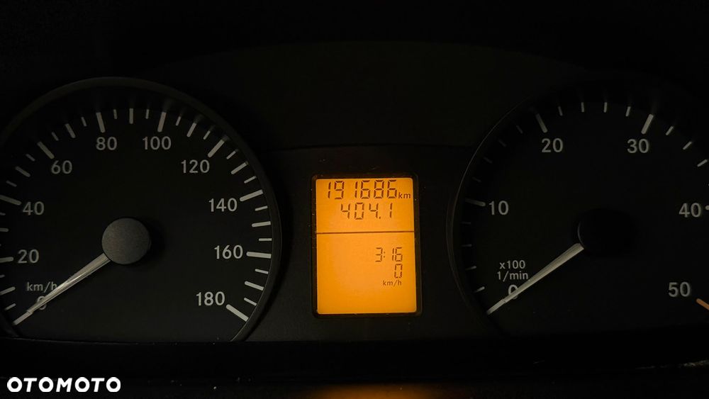 Mercedes-Benz Sprinter - 11