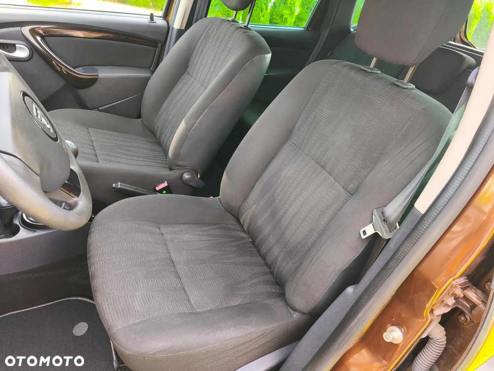 Dacia Duster 1.6 Laureate 4x4 - 20