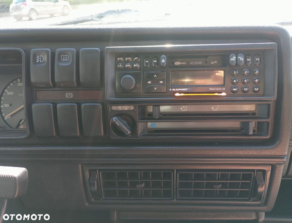 Volkswagen Golf 1.6 CL - 35