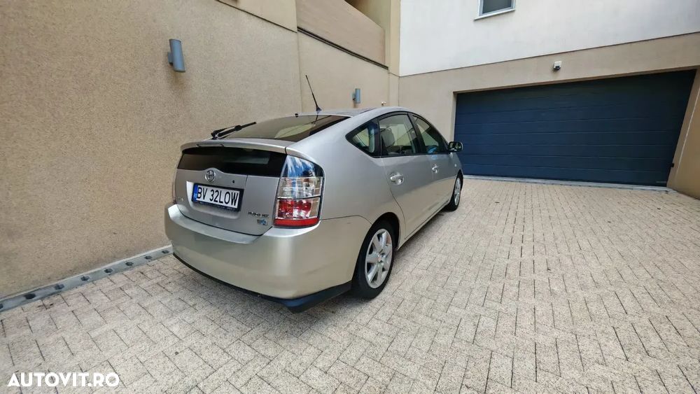 Toyota Prius (Hybrid) Executive - 26