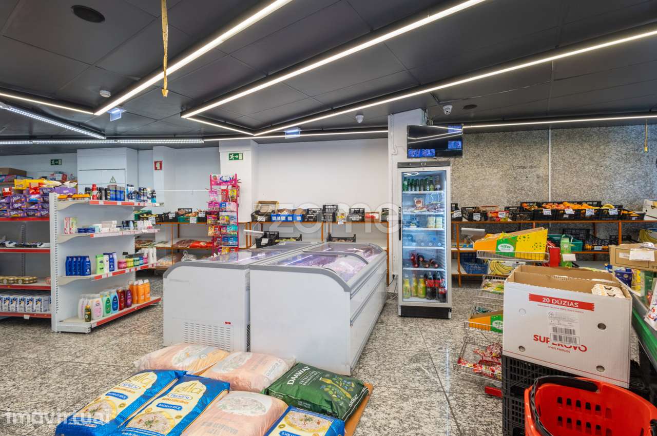 Loja de 180m² à Venda na Zona Premium da Amadora