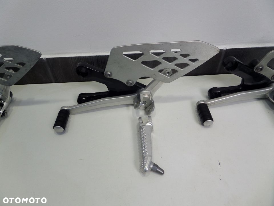 BMW S 1000 RR 09-17 PODNÓŻEK SET LEWY PRZÓD 4671 7708573 OSŁONA DZWIGNIA MOCOWANIE - 4