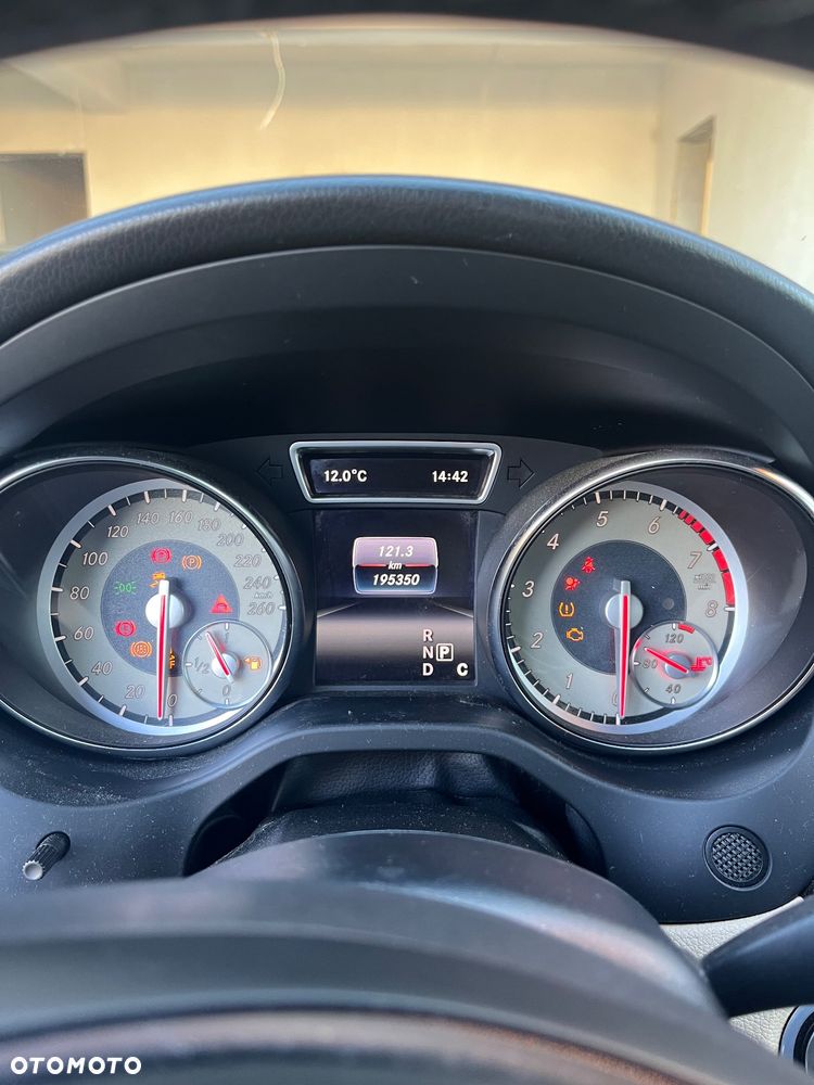 Mercedes-Benz GLA - 13