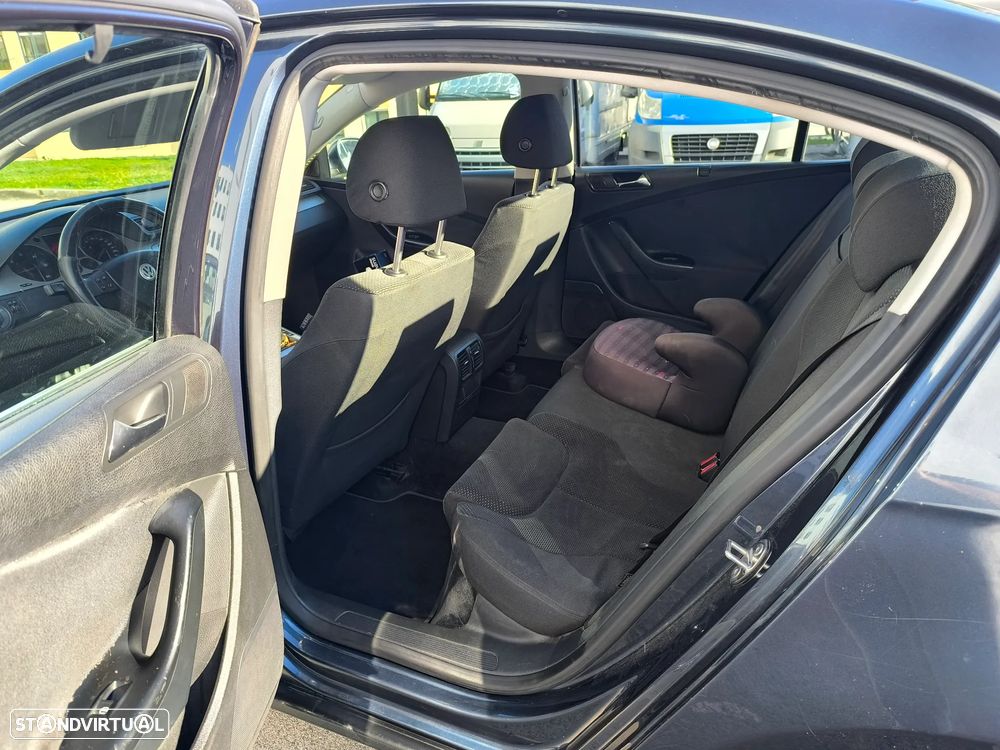 VW Passat 2.0 TDI Confortline - 6