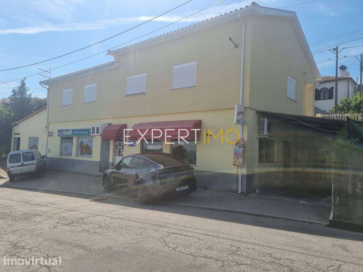 Prédio com negócios e habitação em Nabais, Gouveia - Grande imagem: 4/38