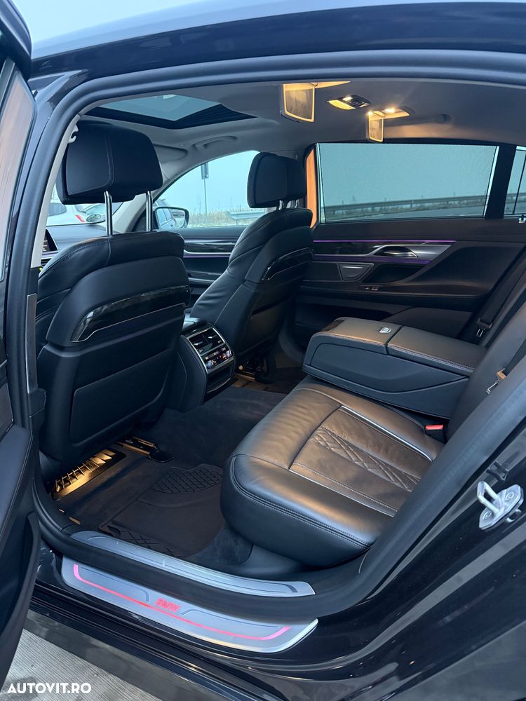 BMW Seria 7 730Ld xDrive MHEV - 19