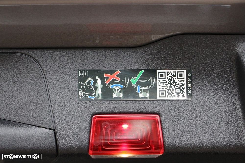 Mercedes-Benz EQB 350 4Matic AMG Line - 10