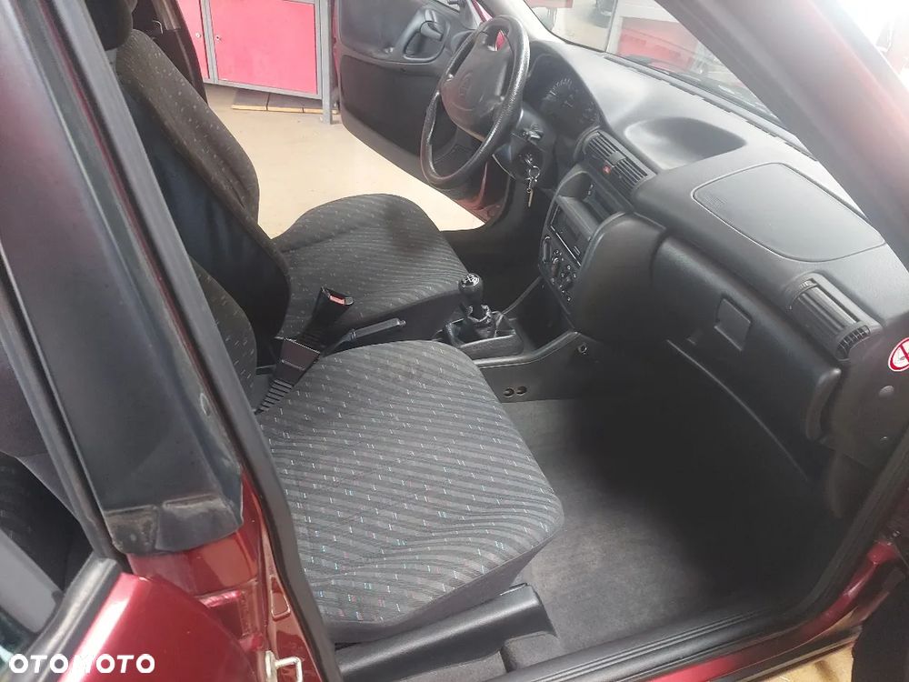 Opel Astra 1.6 16v 100 - 14