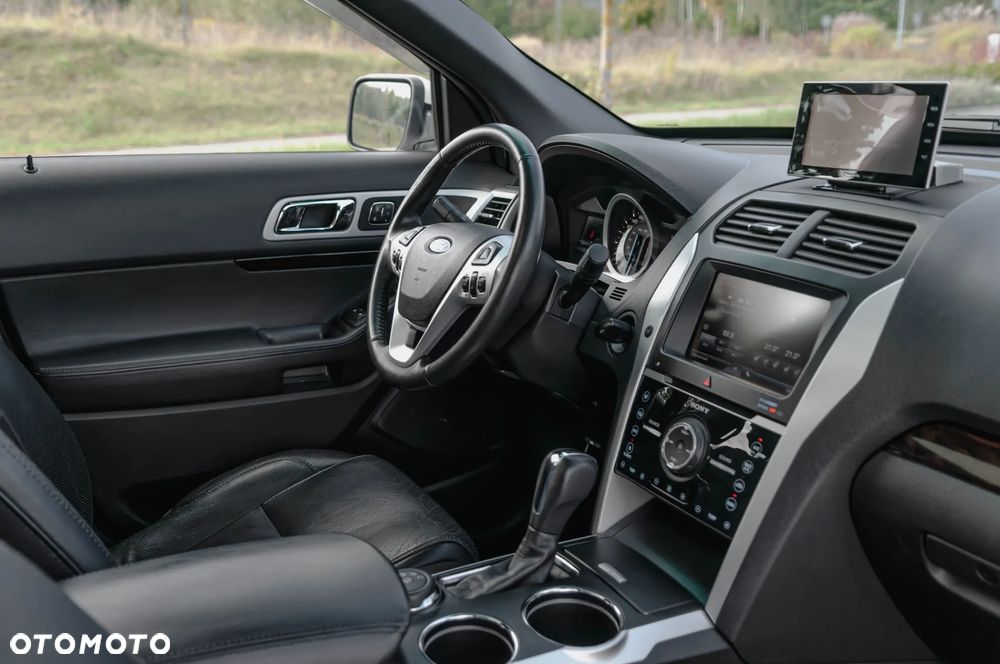 Ford Explorer - 25