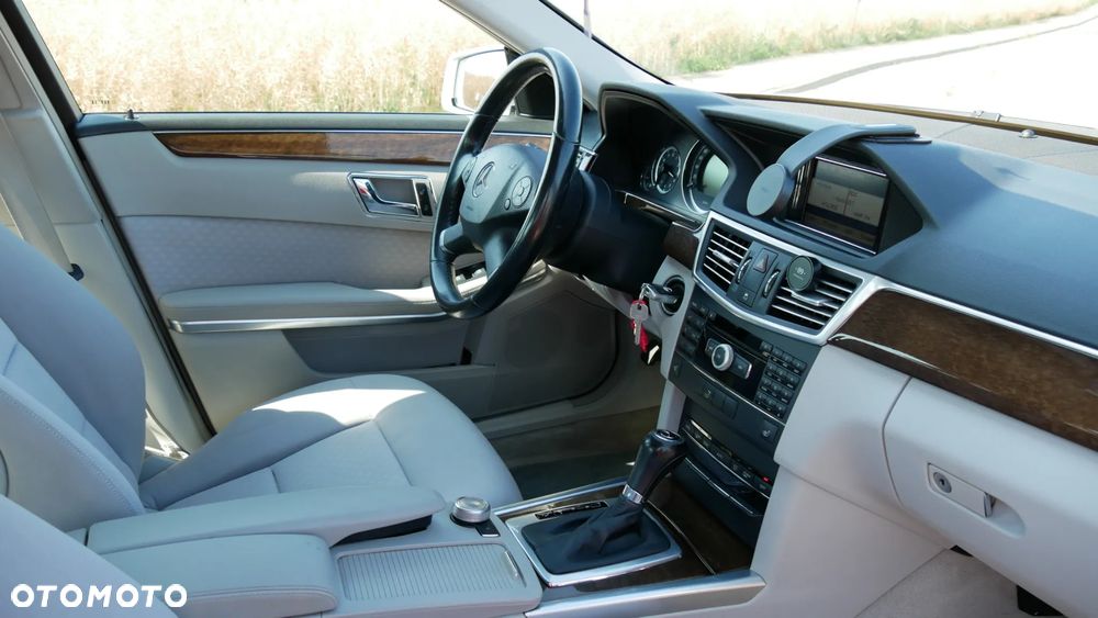 Mercedes-Benz Klasa E 250 CGI BlueEFFICIENCY Elegance - 15