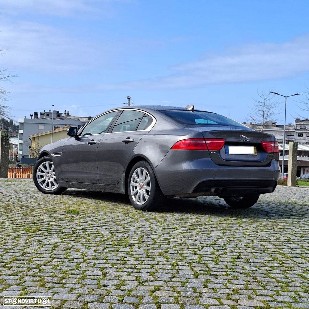 Jaguar XE 2.0 D Portfolio AWD Aut. - 8