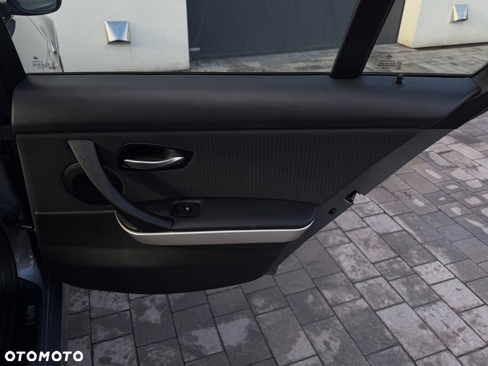 BMW Seria 3 320d DPF - 32