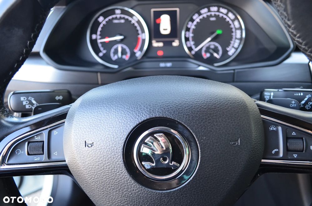 Skoda Superb 2.0 TDI DSG Style - 27