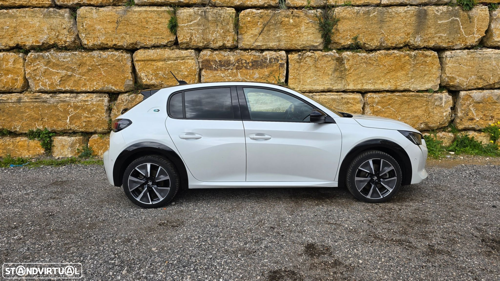 Peugeot e-208 GT - 4