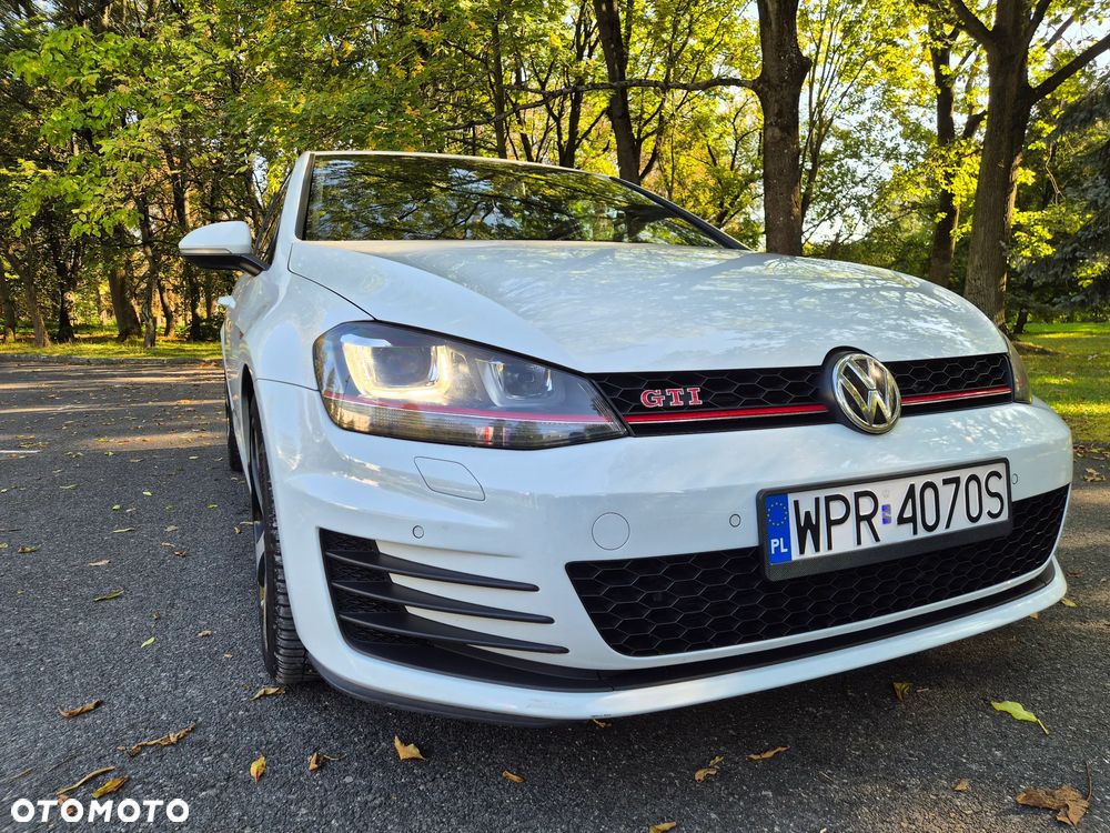 Volkswagen Golf - 22