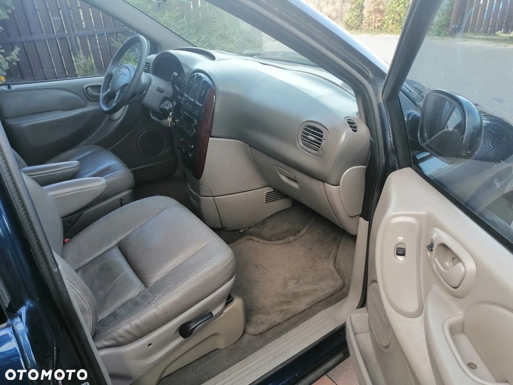 Chrysler Voyager 3.3 LX - 6