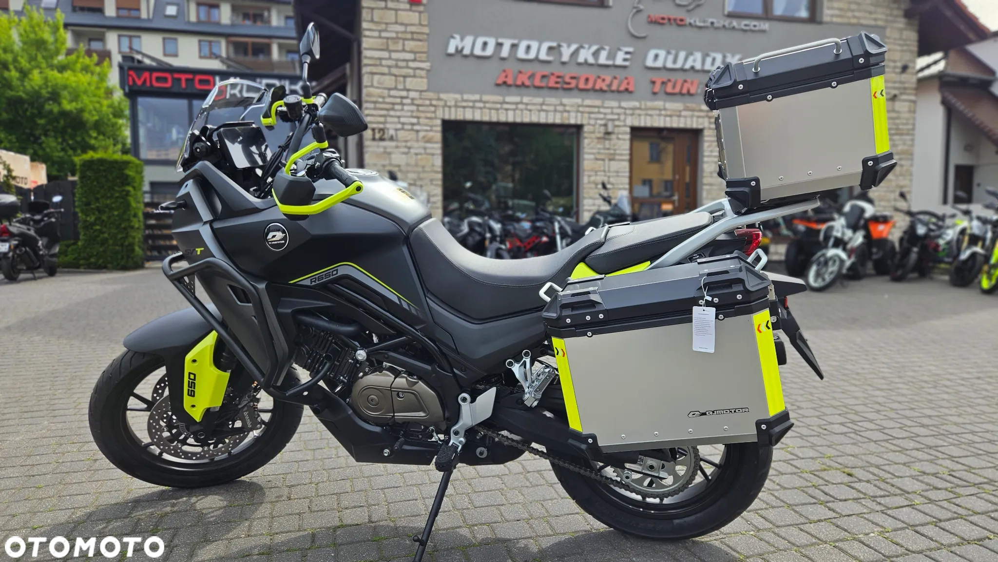 QJMOTOR SVT 650 - 4