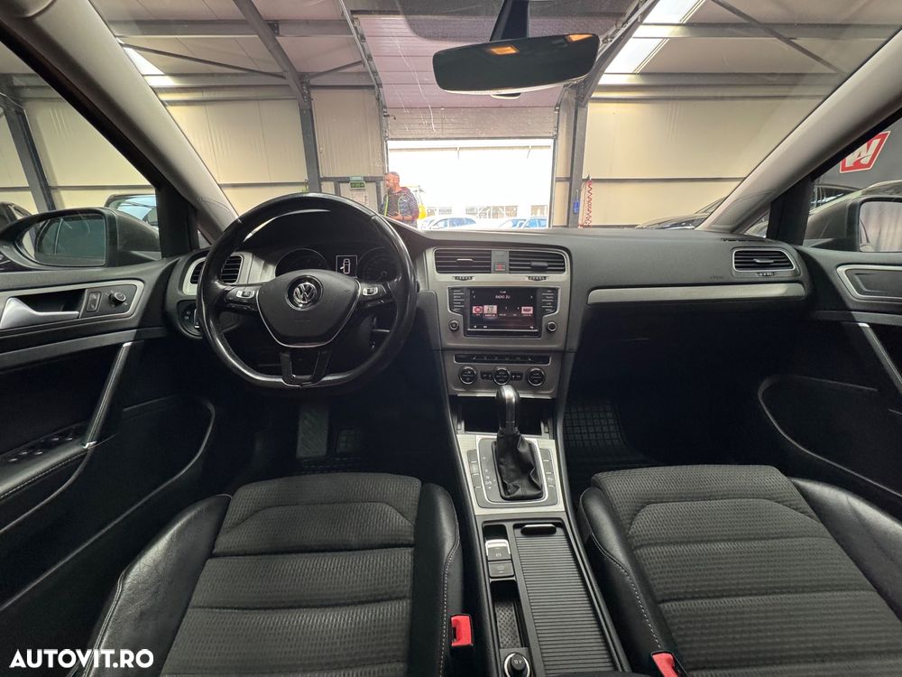 Volkswagen Golf - 11