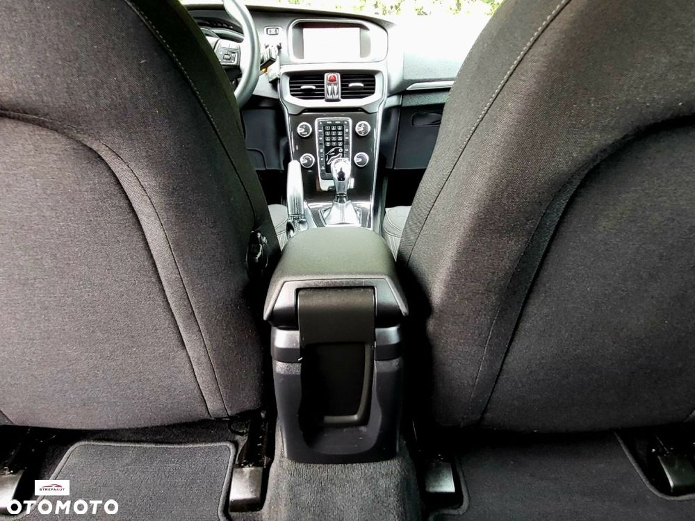 Volvo V40 - 24