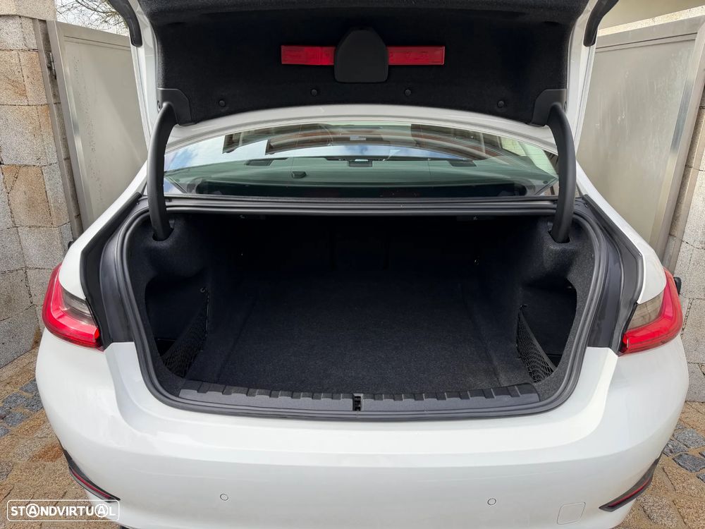 BMW 318 d Line Sport Auto - 11