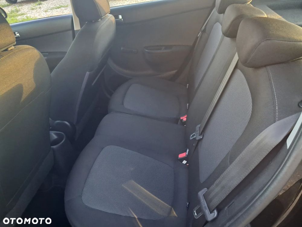 Hyundai i20 1.1 CRDi Star Edition - 11
