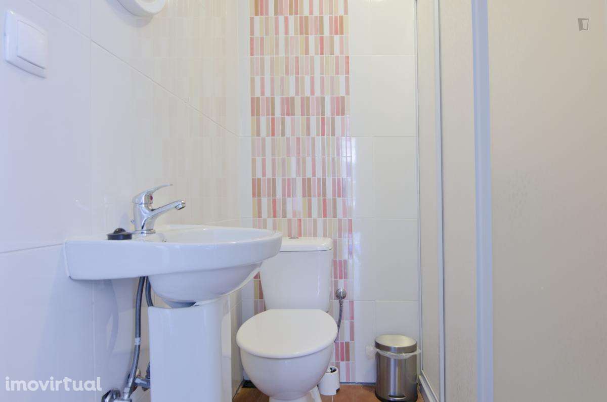 Quarto - localizado em Alcântara Lisbon - Grande imagem: 2/30